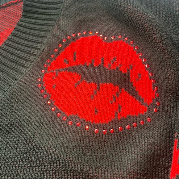 Black V-Neck Sweater with Red Lips by - Picture 5 of 5